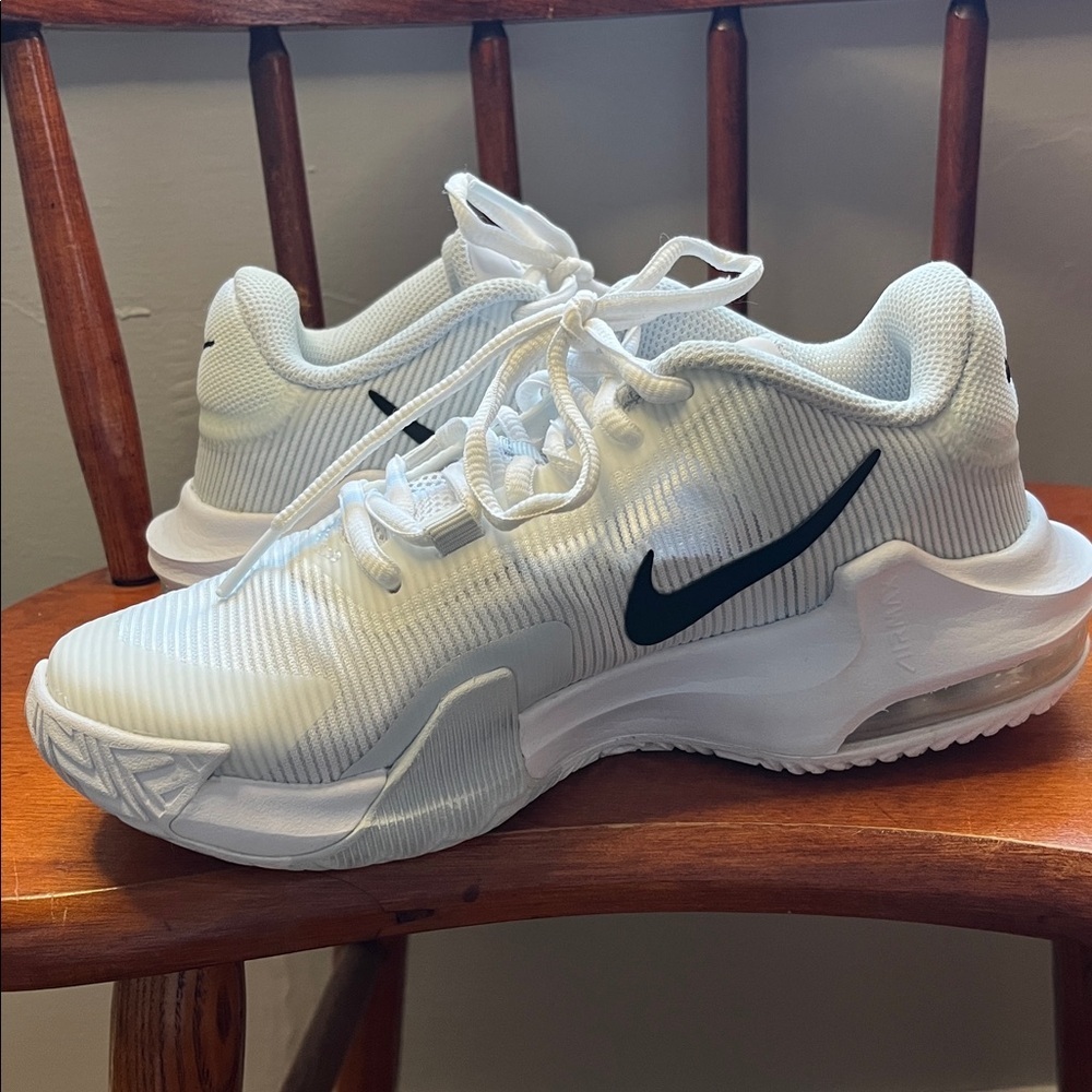 NWOT Nike Air Max Impact 4 Basketball Shoes White / Black Kids Size 4 - Picture 8 of 10